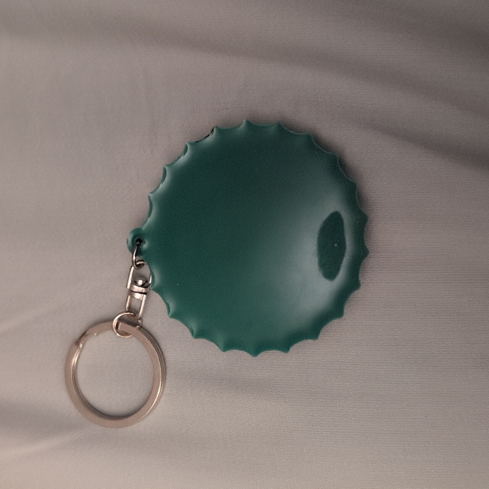 Presidente Bottle Cap Keychain - Picture 3 of 3